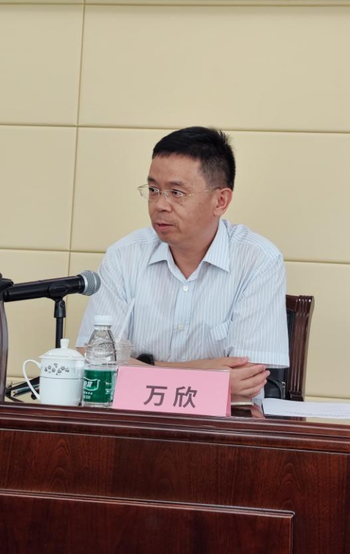 图为万欣副会长讲话.png
